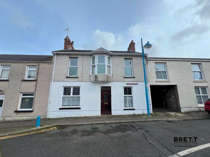 2 Bedroom Flat To Rent In Brewery Street, Pembroke Dock, Pembrokeshire., SA72