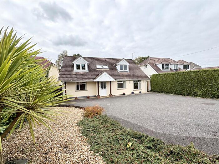 4 Bedroom Detached House For Sale In Pilford Heath Road, Wimborne, BH21