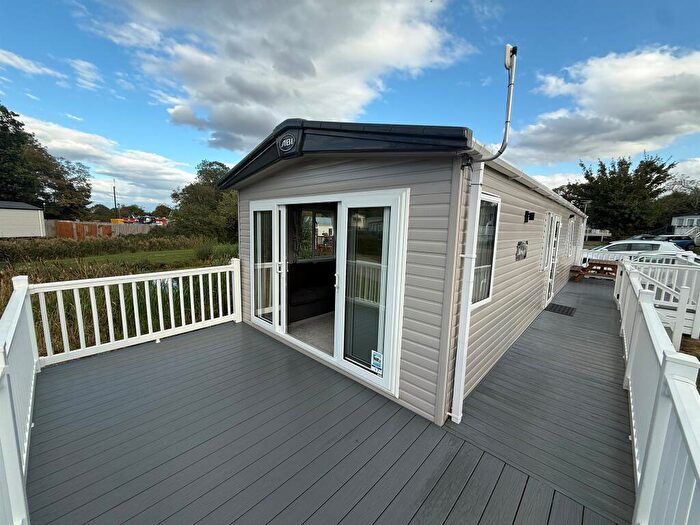 3 Bedroom Park Home For Sale In Carlton Meres Holiday Park, Carlton, Saxmundham, IP17
