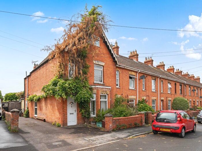 4 Bedroom End Of Terrace House For Sale In Norbins Road, Glastonbury, BA6