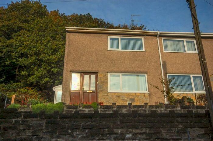 3 Bedroom End Of Terrace House To Rent In Shelone Road, Neath, SA11
