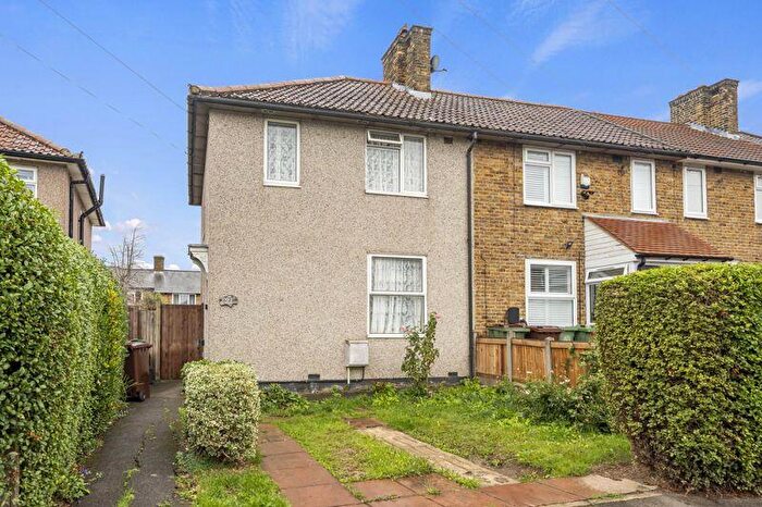 3 Bedroom End Of Terrace House For Sale In Shrewsbury Road, Carshalton, SM5