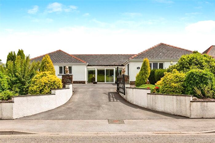 4 Bedroom Bungalow For Sale In Heol Cennen, Ffairfach, Llandeilo, Carmarthenshire, SA19