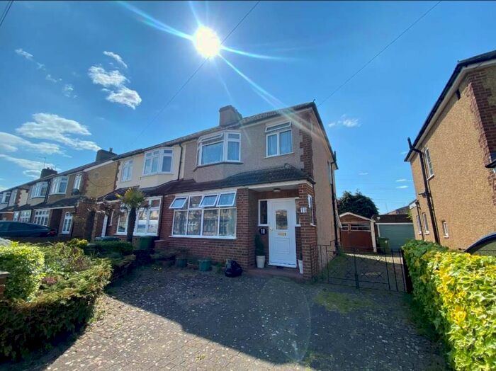 3 Bedroom Semi-Detached House To Rent In Staines-Upon-Thames, Surrey, TW18