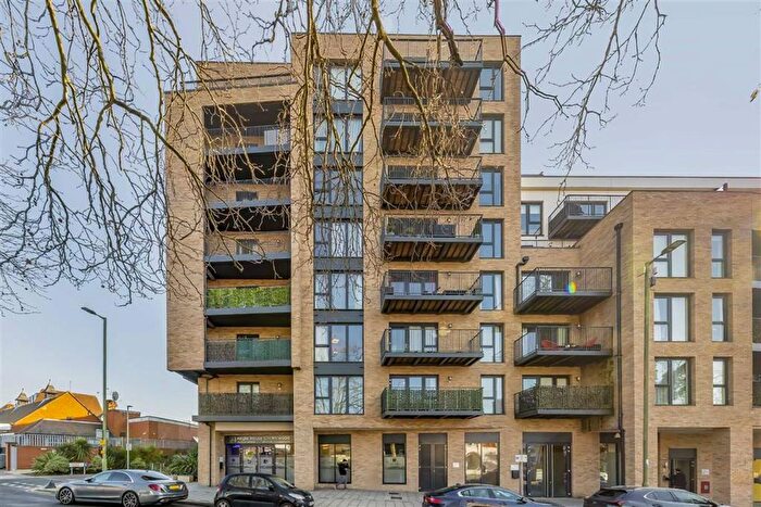 3 Bedroom Flat To Rent In Woodley Crescent, London, NW2