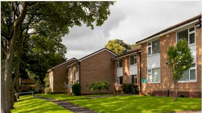 2 Bedroom Flat To Rent In Hanover Close, Bradford BD8