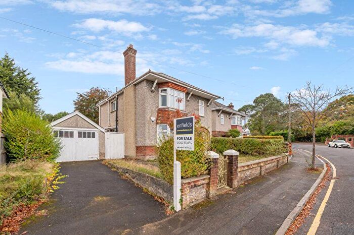 4 Bedroom Detached House For Sale In Firs Glen Road, Bournemouth, BH9