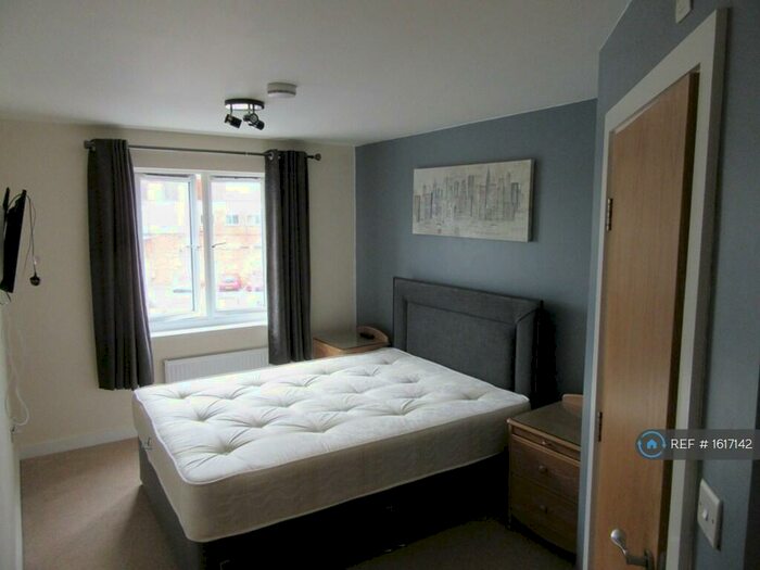 2 Bedroom Flat To Rent In St. Ediths Court, Billericay, CM12