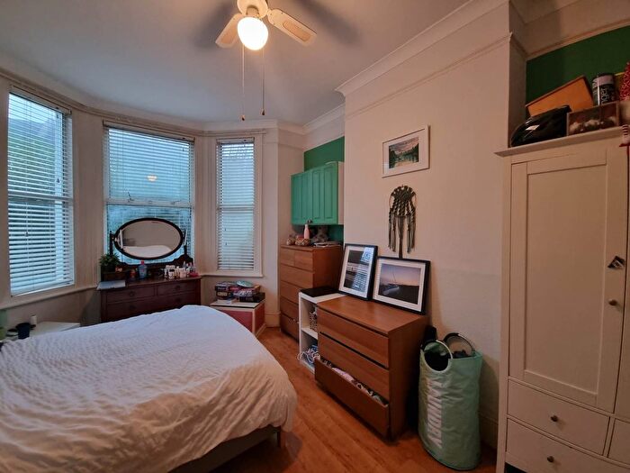 2 Bedroom Flat To Rent In Courcy Road, Turnpike Lane, N8