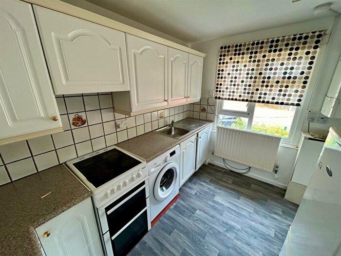 1 Bedroom Flat To Rent In Sevenoaks Close, Romford, RM3