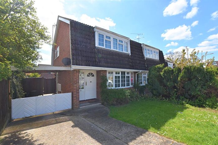 3 Bedroom Semi Detached House To Rent In Kingsdown Close, Earley, Reading, RG6