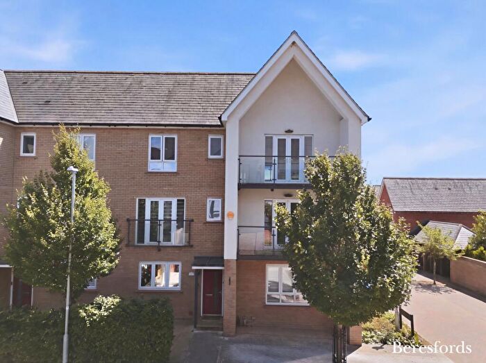 4 Bedroom End Of Terrace House For Sale In Albatross Way, Chelmsford Garden, CM3