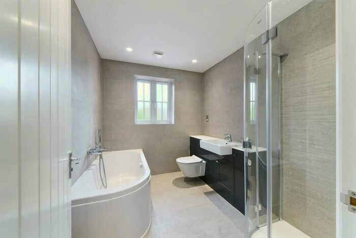 4 Bedroom Semi-Detached House To Rent In Sandlands Grove Walton On The Hill, KT20