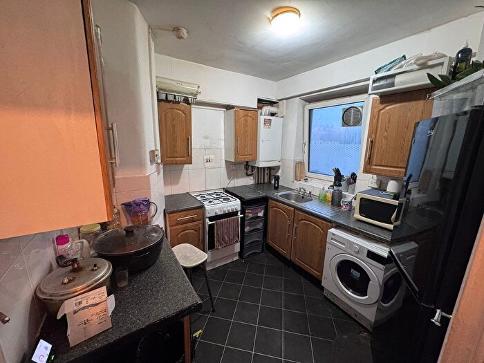 4 Bedroom Flat To Rent In Stafford Cripps House, Globe Road, London, E2