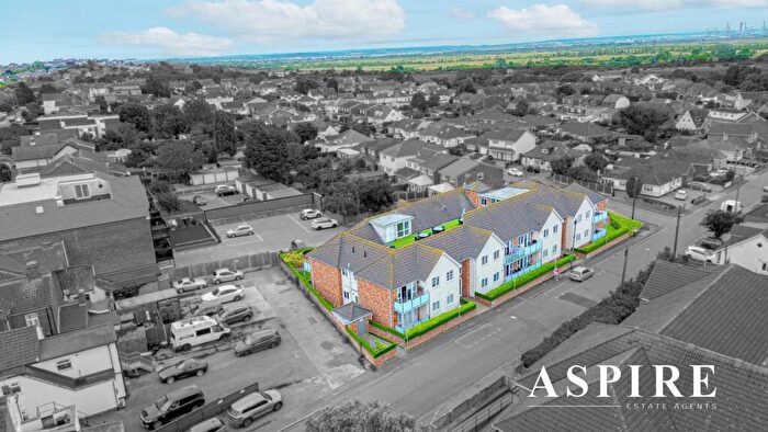 2 Bedroom Flat For Sale In Ground Floor - Brook Road, Benfleet, SS7