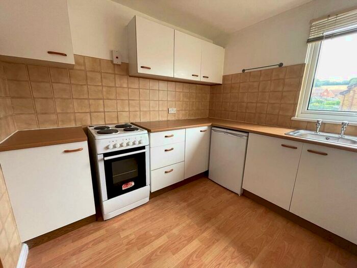 2 Bedroom Maisonette To Rent In Raven Square, Alton, GU34