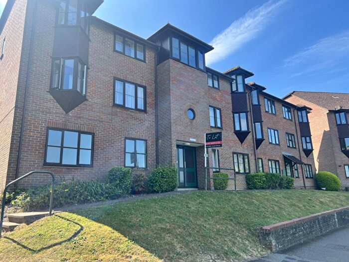 2 Bedroom Flat To Rent In Cameron Road, HP5