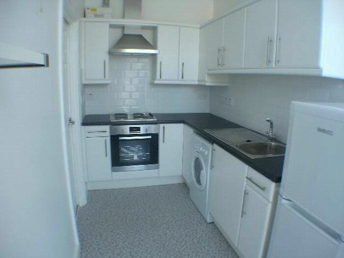1 Bedroom Flat To Rent In Newport Road, Roath, Cardiff CF24