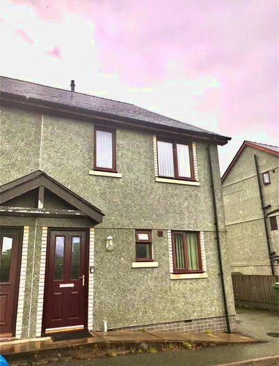 3 Bedroom Semi-Detached House For Sale In Lon Sarnau, Bethesda, LL57