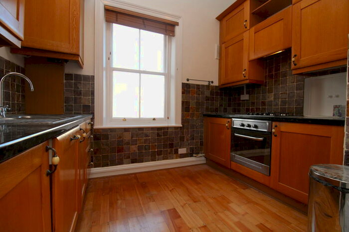 2 Bedroom Apartment To Rent In Surbiton, KT6