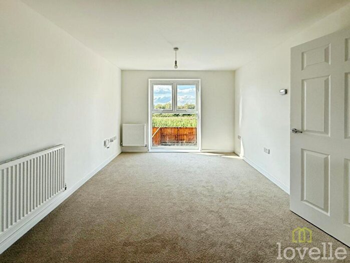 2 Bedroom Semi-Detached House To Rent In Eliot Drive, Gainsborough, DN21