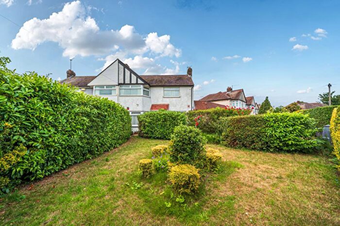 4 Bedroom Detached House For Sale In Slough, Berkshire, SL1