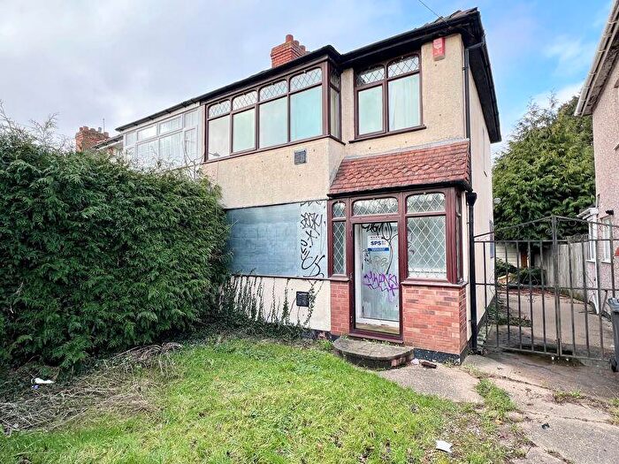 3 Bedroom Semi-Detached House For Sale In The Radleys, Birmingham, B33