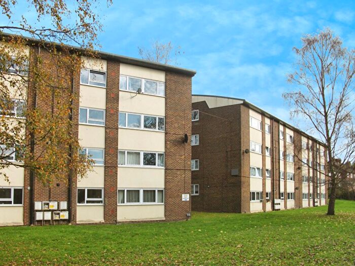 2 Bedroom Flat To Rent In Riverside Road, St Albans, AL1