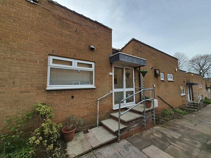 2 Bedroom Bungalow For Sale In Landswood Close, Kingstanding, Birmingham, B44