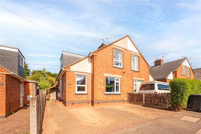 3 Bedroom Semi-Detached House For Sale In Waverley Road, Leamington Spa, CV31