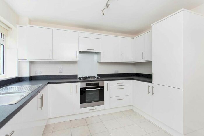 2 Bedroom Flat To Rent In Cadogan Close, Beckenham, BR3