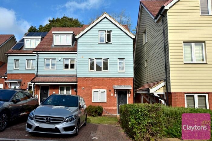 3 Bedroom Semi-Detached House To Rent In Aurora Close, Watford, WD25