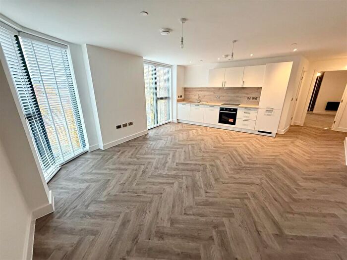 3 Bedroom Apartment To Rent In Weavers House, Castleward Boulevard, Derby, DE1