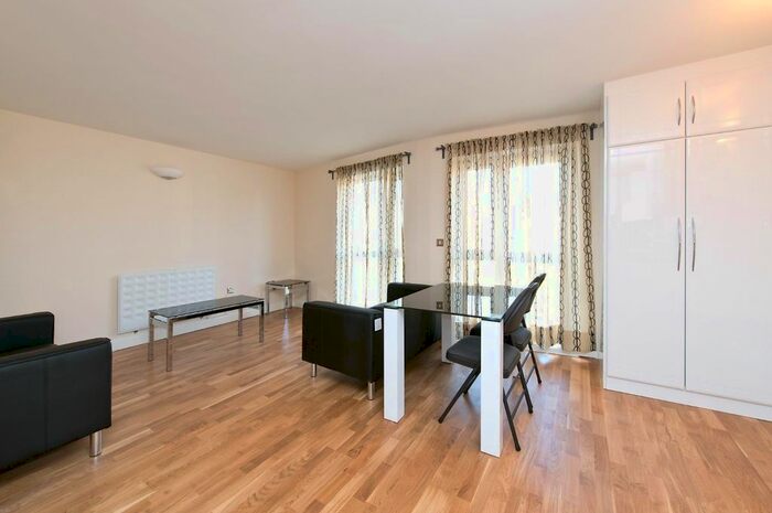 3 Bedroom Flat To Rent In Eaton Road, Sutton, SM2