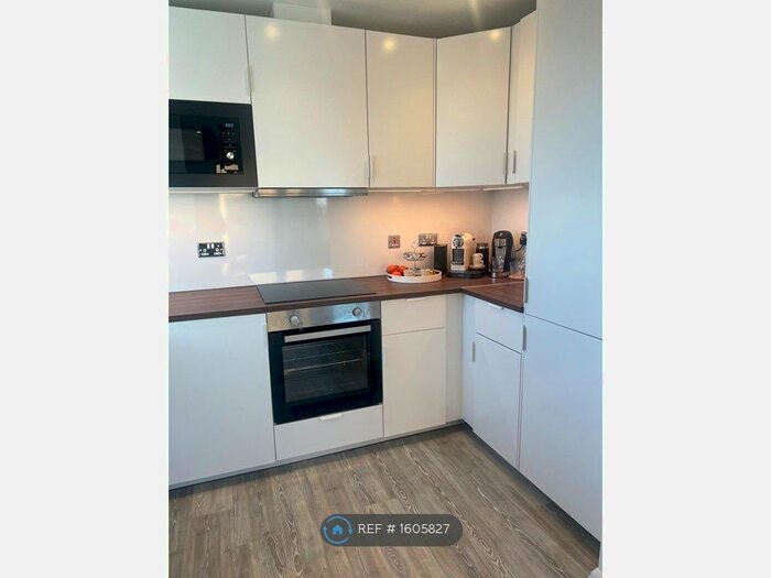 2 Bedroom Flat To Rent In Miles Close, London, SE28