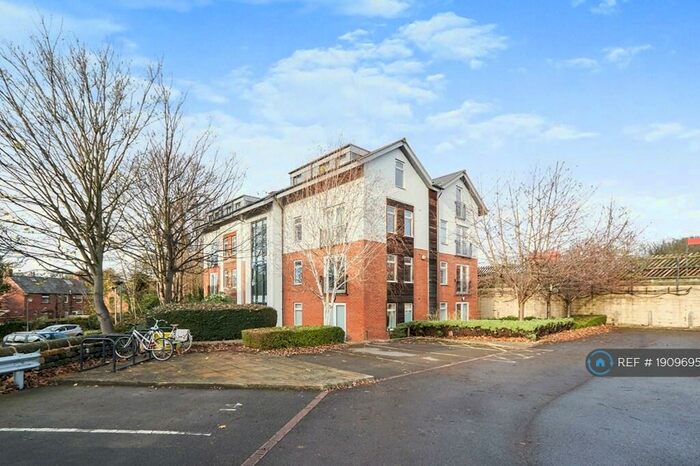 2 Bedroom Flat To Rent In Station Approach, Leeds, LS5