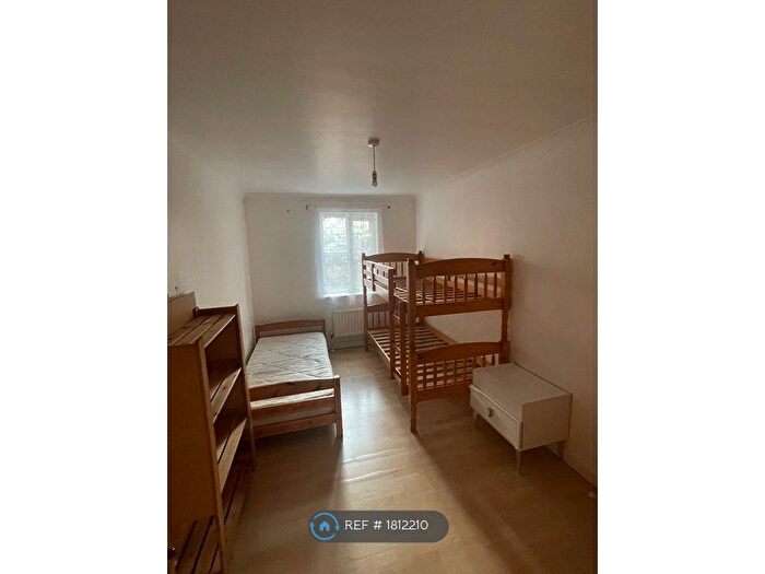 2 Bedroom Flat To Rent In Ash Tree House, London, SE5