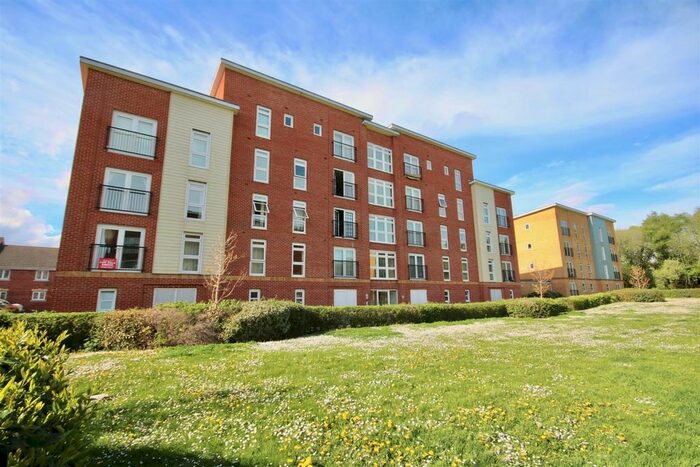 2 Bedroom Flat To Rent In Billys Copse, Havant, Hampshire, PO9
