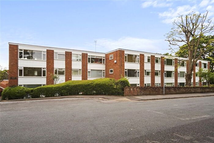 2 Bedroom Flat To Rent In Princes Court, Princes Road, Weybridge, Surrey, KT13