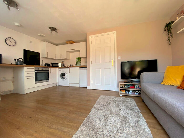 1 Bedroom Flat To Rent In Tregony Road, Orpington, BR6