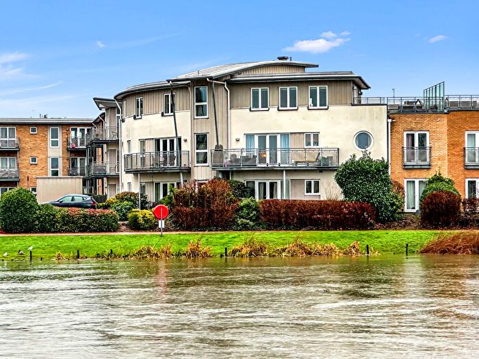 2 Bedroom Flat To Rent In Bridge Wharf, Chertsey, KT16
