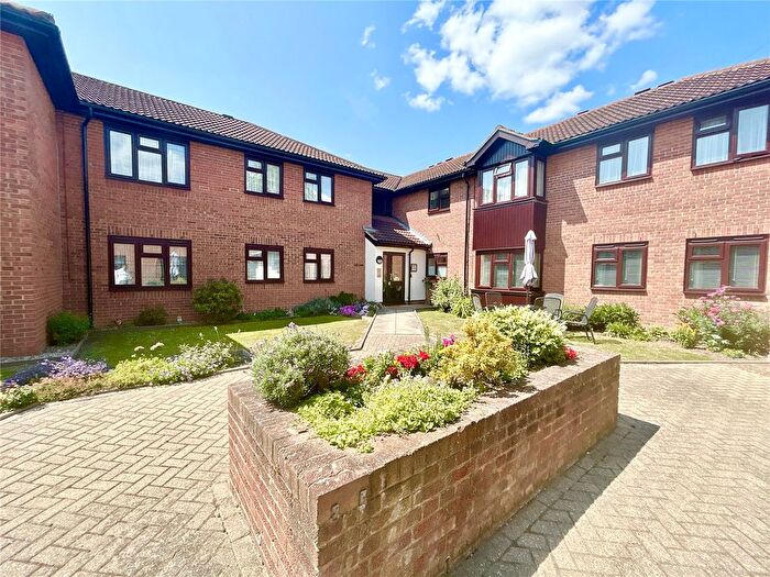 2 Bedroom Flat For Sale In Bowes Close, Sidcup, Kent, DA15