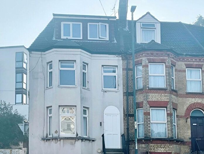 Flat To Rent In Maidstone Road, Chatham, Kent, ME4