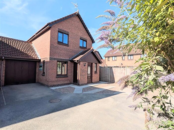 3 Bedroom Link Detached House For Sale In Wedmore Close, Burnham On Sea, TA8
