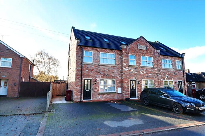 3 Bedroom End Of Terrace House For Sale In Commonside, Westwoodside, Lincolnshire, DN9