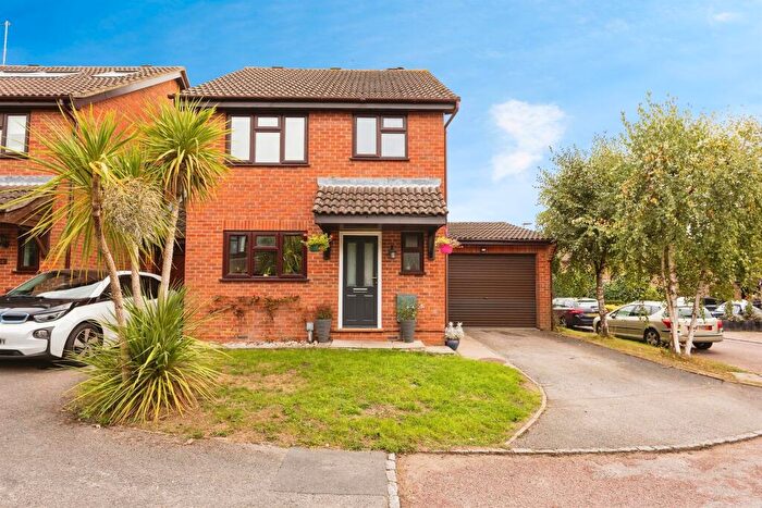 3 Bedroom Link Detached House For Sale In Hilmanton, Lower Earley, Reading, RG6