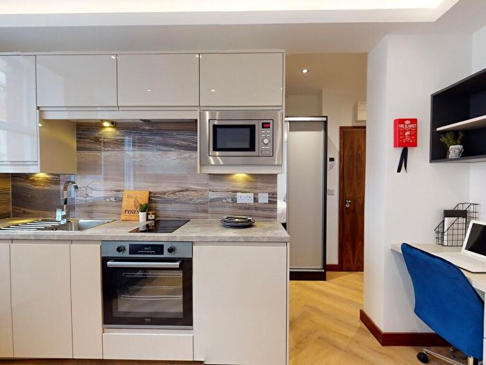 Apartment To Rent In Apt, Live Oasis Piccadilly #, M1