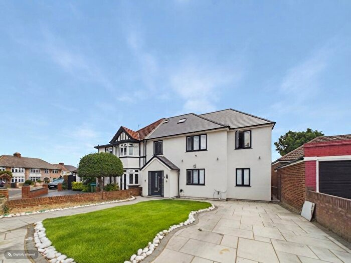 5 Bedroom Semi Detached House For Sale In The Green, Bexleyheath, Kent, DA7