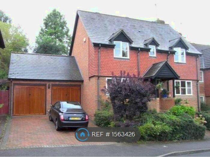 4 Bedroom Detached House To Rent In Winterberry Way, Caversham, Reading, RG4
