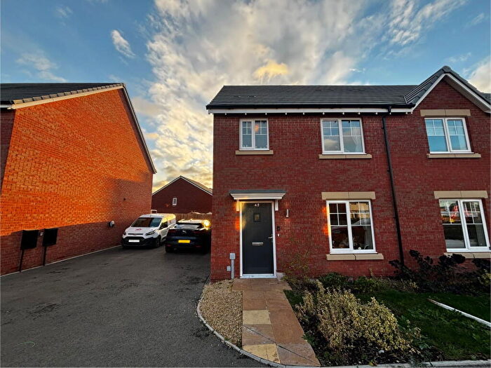 3 Bedroom Semi-Detached House For Sale In Brooklime Road, Warwick, CV34